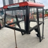 kabina MF 235 czerwona konstrukcja