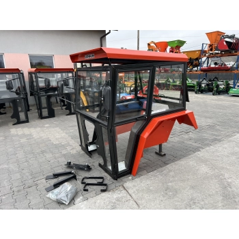 Kabina ciągnikowa Urusus C330 C-330 z błotnikami wersja: TUR  - CZERWONA -