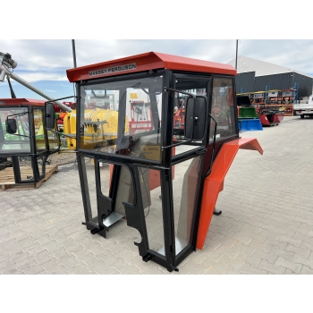 Kabina ciągnikowa Ursus 2812 / Massey Ferguson 235 – czerwona