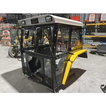 Kabina ciągnikowa Ursus C360 C-360 z błotnikami - ŻÓŁTA - biały dach