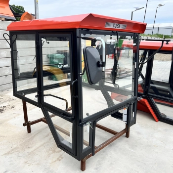 kabina ciągnikowa T25 Ruski Naglak czerwona