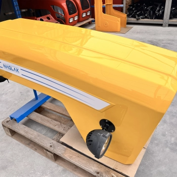 maska C360 MN3 z lampami poza maską