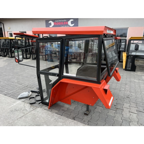 Kabina ciągnikowa Urusus C330 C-330 z błotnikami wersja: TUR  - CZERWONA -