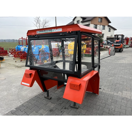 Kabina ciągnikowa Urusus C330 C-330 z błotnikami wersja: TUR  - CZERWONA -
