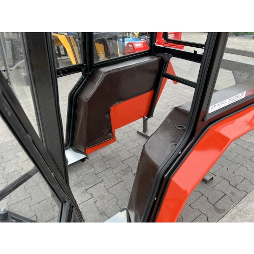 Kabina ciągnikowa Urusus C330 C-330 z błotnikami wersja: TUR  - CZERWONA -