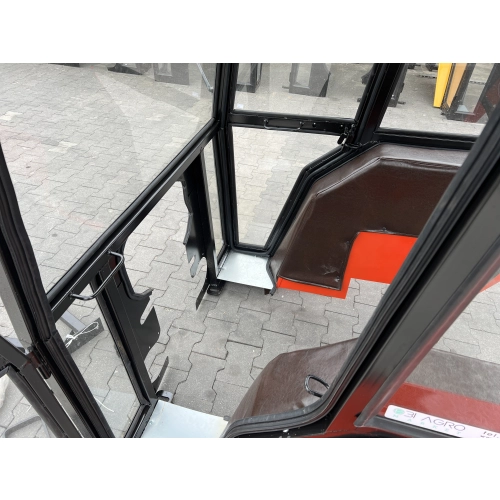 Kabina ciągnikowa Urusus C330 C-330 z błotnikami wersja: TUR  - CZERWONA -