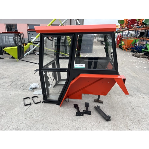 Kabina ciągnikowa Ursus C330 C-330 z błotnikami - CZERWONA - RAL 2002