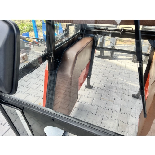 Kabina ciągnikowa Ursus C330 C-330 z błotnikami - CZERWONA - RAL 2002