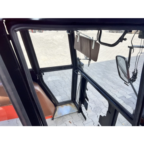 Kabina ciągnikowa Ursus C330 C-330 z błotnikami - CZERWONA - RAL 2002