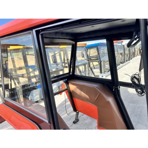 Kabina ciągnikowa Ursus C330 C-330 z błotnikami - CZERWONA - RAL 2002