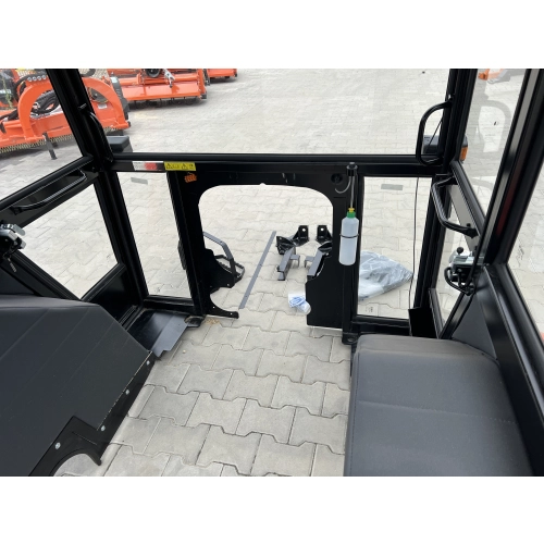 Kabina ciągnikowa Ursus C360 C-360 BTW poliwęglan - z błotnikami - czerwona -