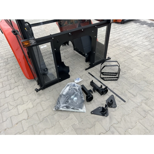 Kabina ciągnikowa Ursus C360 C-360 BTW poliwęglan - z błotnikami - czerwona -