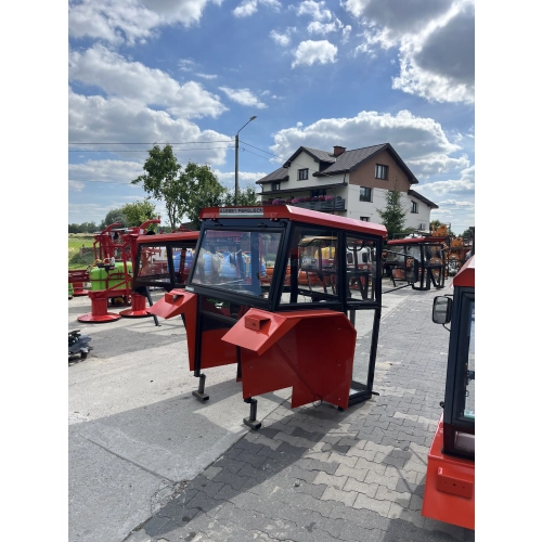 Kabina ciągnikowa Ursus 3512 / Massey Ferguson 255 – czerwona