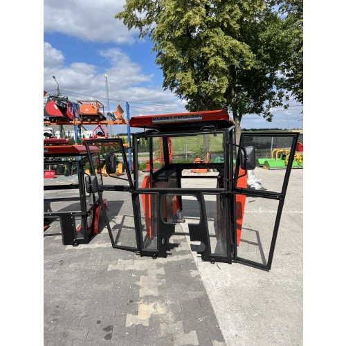 Kabina ciągnikowa Ursus 3512 / Massey Ferguson 255 – czerwona