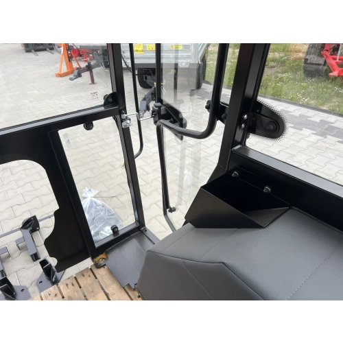 Kabina ciągnikowa Ursus C360 C-360 BTWX poliwęglan - z błotnikami - czerwona -