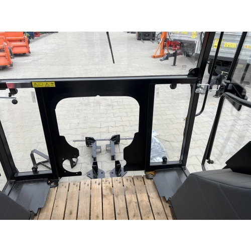 Kabina ciągnikowa Ursus C360 C-360 BTWX poliwęglan - z błotnikami - czerwona -