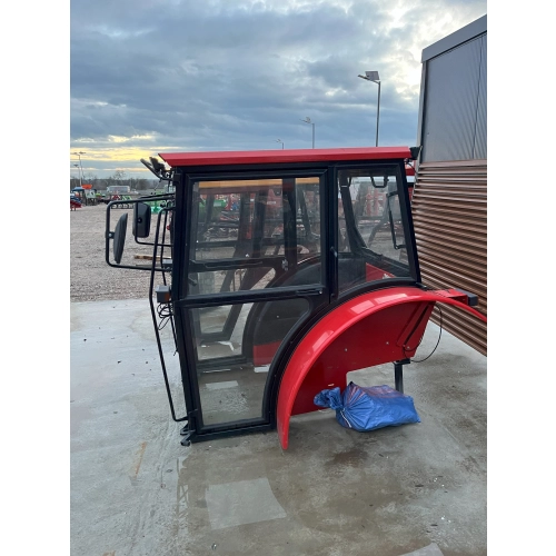 Kabina ciągnikowa MF255 sadownicza - czerwona -
