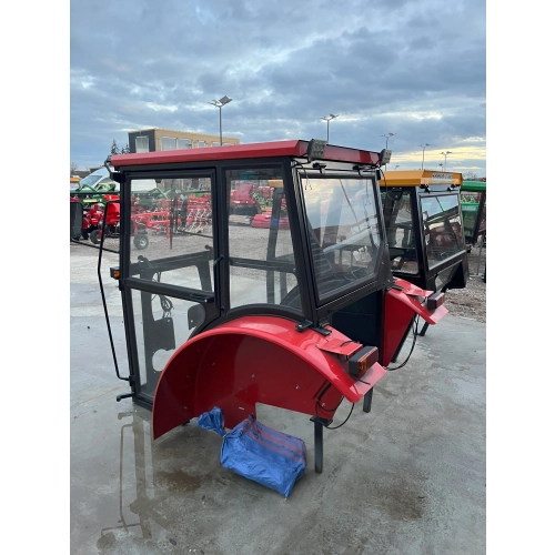 Kabina ciągnikowa MF255 sadownicza - czerwona -