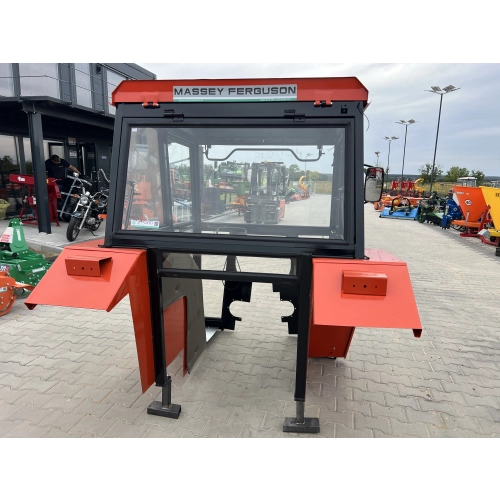 Kabina ciągnikowa Ursus 2812 / Massey Ferguson 235 – czerwona