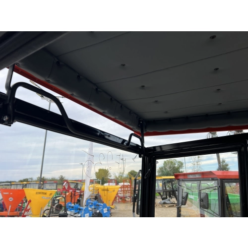 Kabina ciągnikowa Ursus 2812 / Massey Ferguson 235 – czerwona