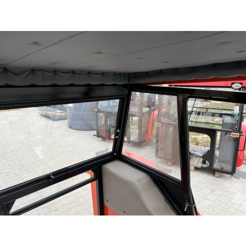 Kabina ciągnikowa Ursus 2812 / Massey Ferguson 235 – czerwona