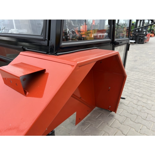 Kabina ciągnikowa Ursus 2812 / Massey Ferguson 235 – czerwona