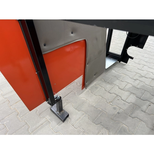 Kabina ciągnikowa Ursus 2812 / Massey Ferguson 235 – czerwona