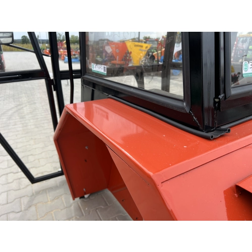 Kabina ciągnikowa Ursus 2812 / Massey Ferguson 235 – czerwona