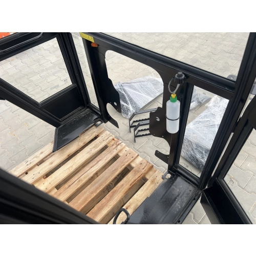 Kabina ciągnikowa Ursus C330 C-330 - CZERWONA -