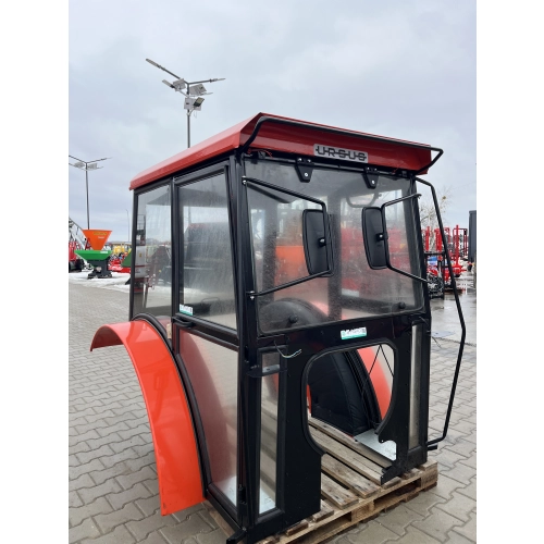 Kabina ciągnikowa ogrodnicza sadownicza z błotnikami Ursus C360 Szymczak