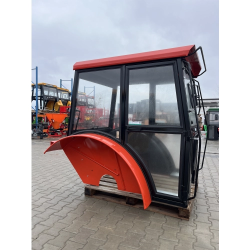 Kabina ciągnikowa ogrodnicza sadownicza z błotnikami Ursus C360 Szymczak