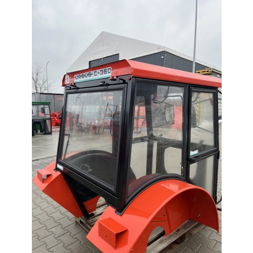 Kabina ciągnikowa ogrodnicza sadownicza z błotnikami Ursus C360 Szymczak