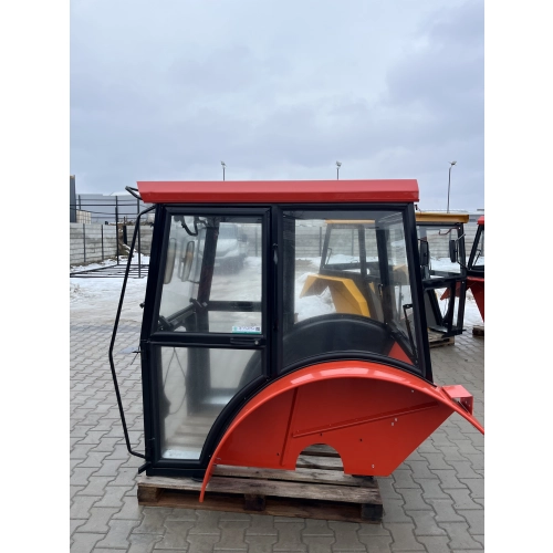 Kabina ciągnikowa ogrodnicza sadownicza z błotnikami Ursus C360 Szymczak