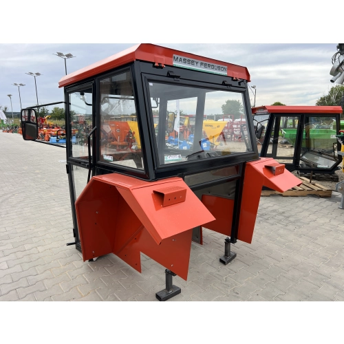 Kabina ciągnikowa Ursus 2812 / Massey Ferguson 235 – czerwona
