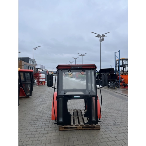 Kabina ciągnikowa ogrodnicza sadownicza z błotnikami Ursus C360 Szymczak