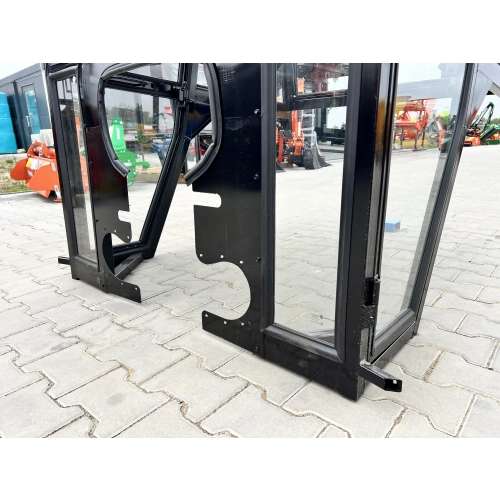 Kabina ciągnikowa Ursus C330 C-330 - BIAŁA -