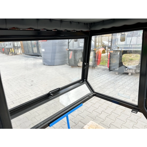 Kabina ciągnikowa T-25 Ruski - nowy typ - CZERWONA -