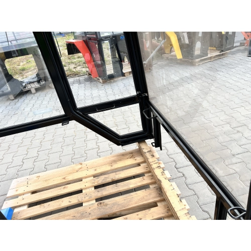 Kabina ciągnikowa T-25 Ruski - nowy typ - CZERWONA -