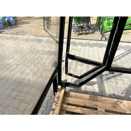 Kabina ciągnikowa T-25 Ruski - nowy typ - CZERWONA -