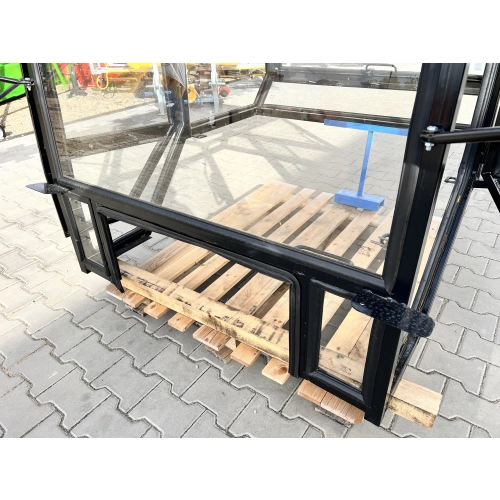 Kabina ciągnikowa T-25 Ruski - nowy typ - CZERWONA -