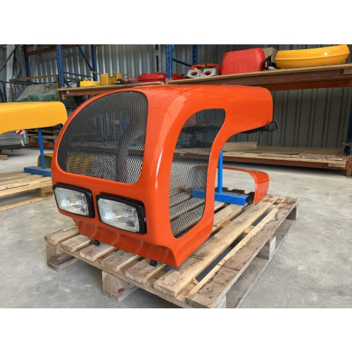 Maska ciągnikowa Ursus C-330 - wersja z lampami wewnątrz atrapy