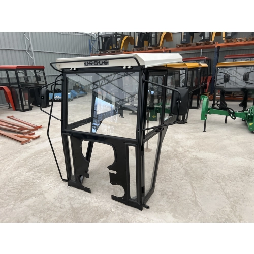 Kabina ciągnikowa Ursus C330 Sadownicza- dach otwierany od tyłu