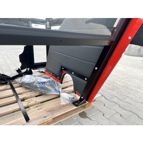 Kabina ciągnikowa Ursus C360 C-360 - z błotnikami - czerwona -