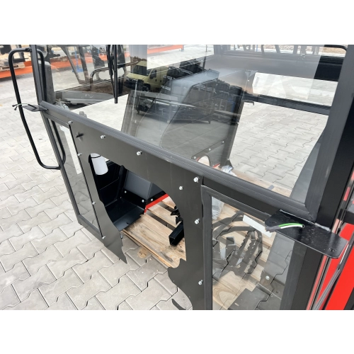 Kabina ciągnikowa Ursus C360 C-360 - z błotnikami - czerwona -
