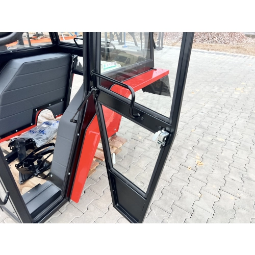 Kabina ciągnikowa Ursus C360 C-360 - z błotnikami - czerwona -
