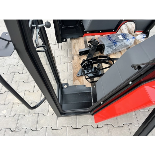 Kabina ciągnikowa Ursus C360 C-360 - z błotnikami - czerwona -
