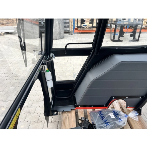 Kabina ciągnikowa Ursus C360 C-360 - z błotnikami - czerwona -