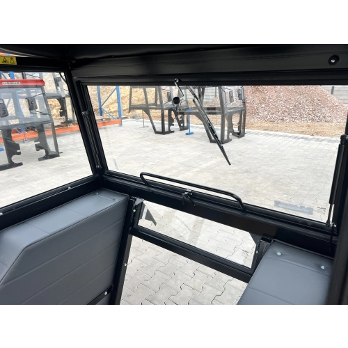 Kabina ciągnikowa Ursus C360 C-360 - z błotnikami - czerwona -