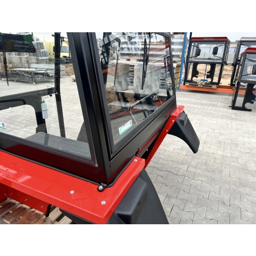 Kabina ciągnikowa Ursus C360 C-360 - z błotnikami - czerwona -