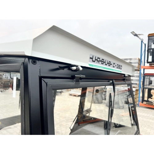 Kabina ciągnikowa Ursus C360 C-360 - z błotnikami - czerwona -